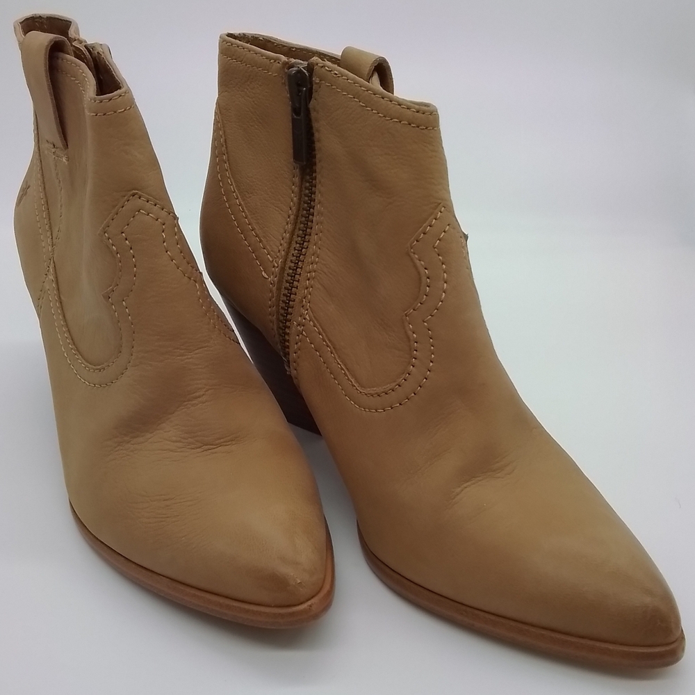 NWOT FRYE REINA SAND ANKLE LEATHER BOOTS SIZE 6.5